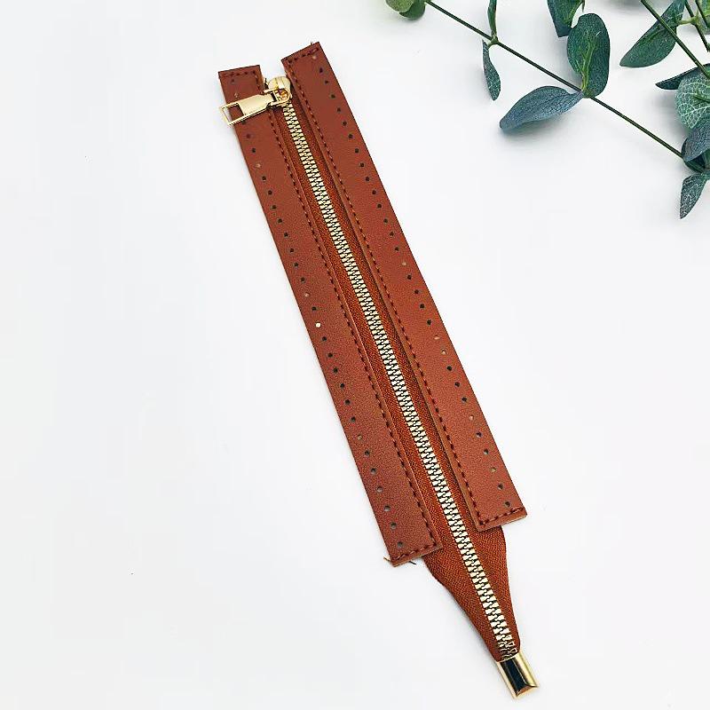 Handgjord flätad läderväska med metallblixtlås