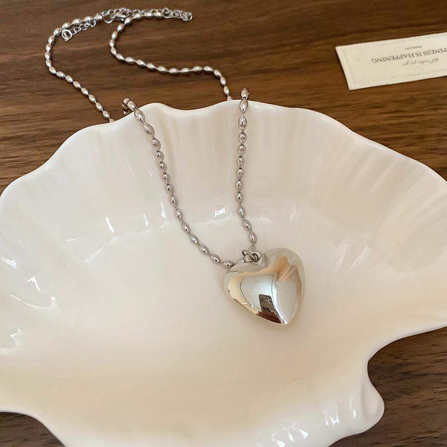 Retro Irregular Bow & Heart Tassel Necklace - Cool Versatile Clavicle Chain for Autumn & Winter