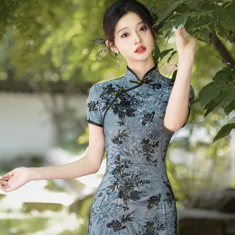 Guofeng 2026 Velvet Qipao: Plus Size Long Style for Weddings and Banquets