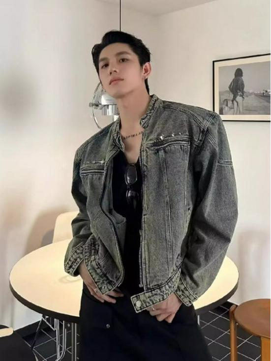 Men's High-End American-Style Denim Jacket: Trendy, Scruffy Cool Hairdresser Vibe with Padded Shoulders and Light Luxury Design.