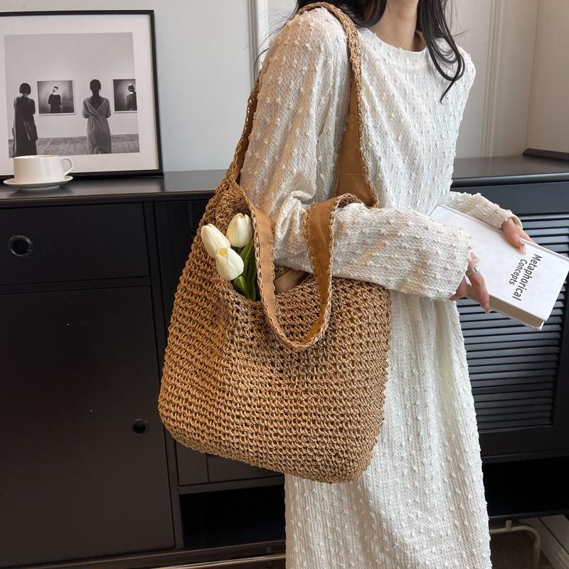 Woven straw bag women's large-capacity new summer versatile shoulder beach bag textured bucket bag