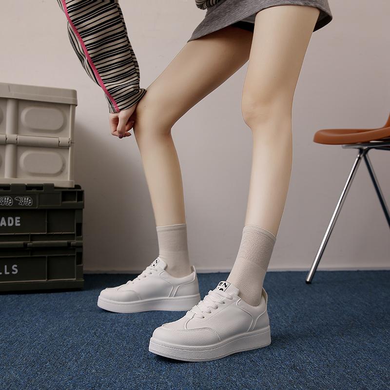 Korean version of thick-soled solid-color little white shoes for women's 2025 autumn new round-head casual shoes, student versatile board shoes are in