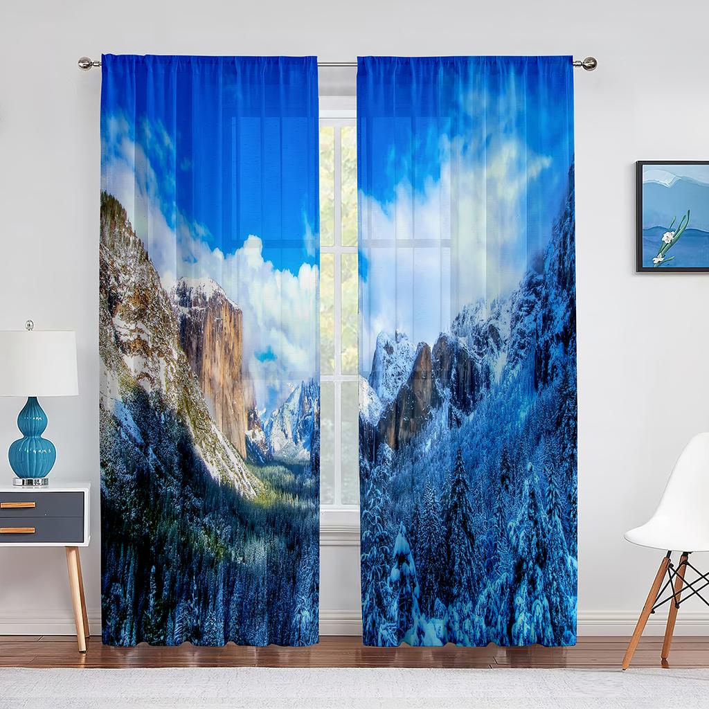 Winterliches Bauernhaus in Schneebergen und Schneewald Transparenter Vorhang für Wohnzimmer Schlafzimmer Voile Küchenfenster Tüllvorhänge