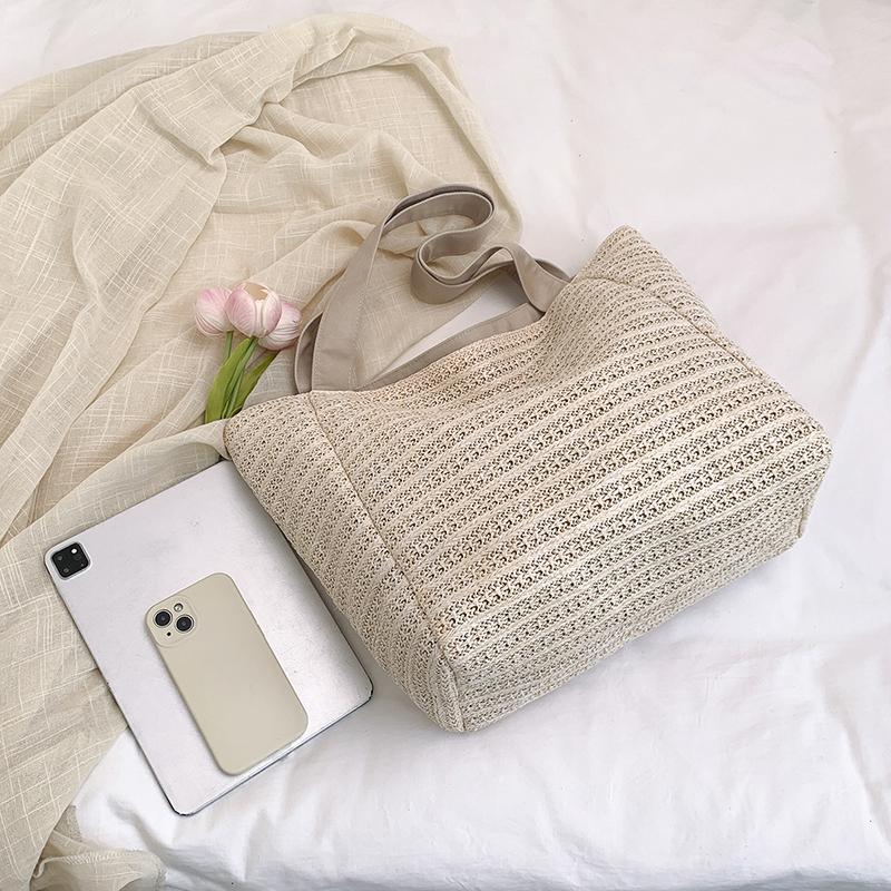 Large Capacity Straw Bag Women's Seaside Vacation Tote Bag for Commuting Shoulder Tote Bag