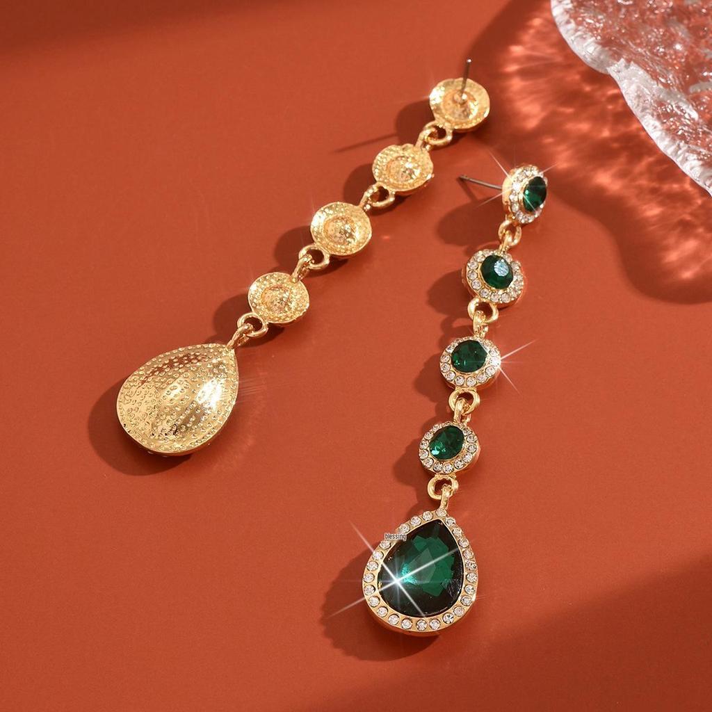 Retro Court Style Rhinestone Long Water Drop Earrings for Dinner Party Accessories.
