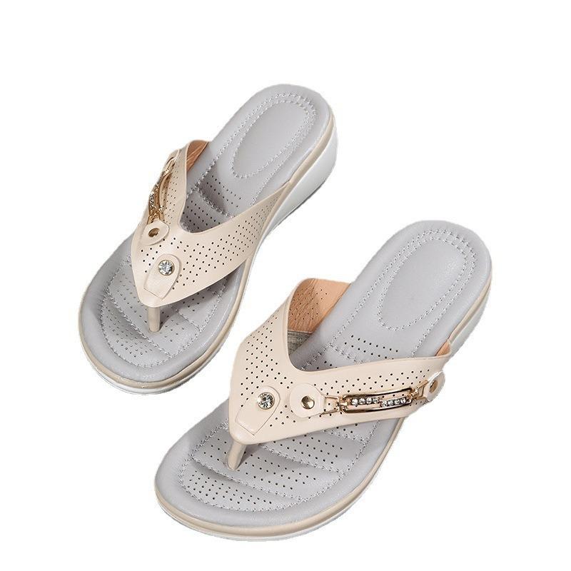 New women's shoes spring and summer wedge heels slippers women's beach sandals metal buckle wedge heels fashion casual