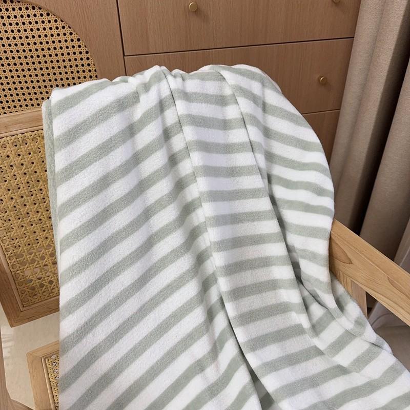 Shining Planet Girl Flannel Blanket | Warm Four Seasons Office Nap Air Conditioning Blanket