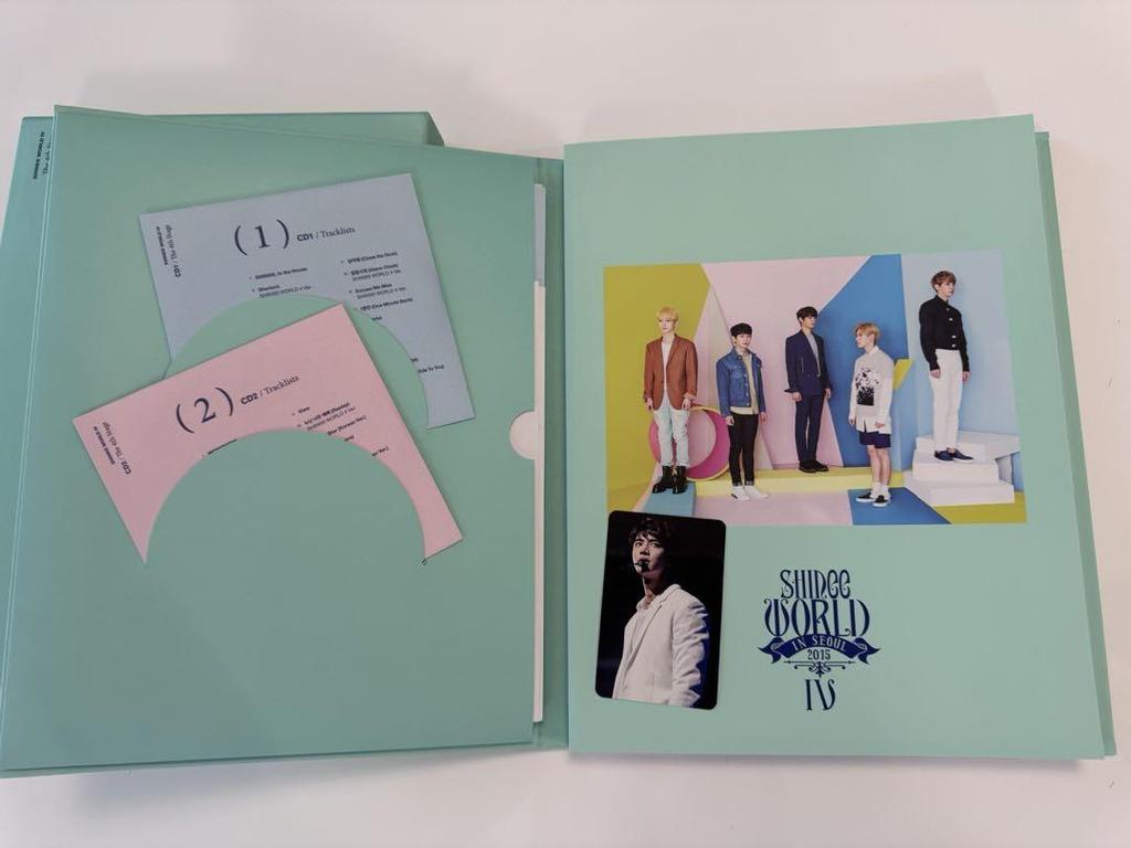 [USED] SHINee WORLD IV 2CD + Photobook (Trading Card Included) Out of Print