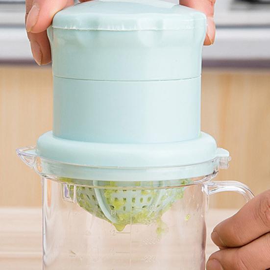 Manual Juicer 450ml Compact Container Non Slip Stable Base Portable Citrus Squeezer for Lemons Limes Oranges Easy to Clean Friendly Kitchen Tool