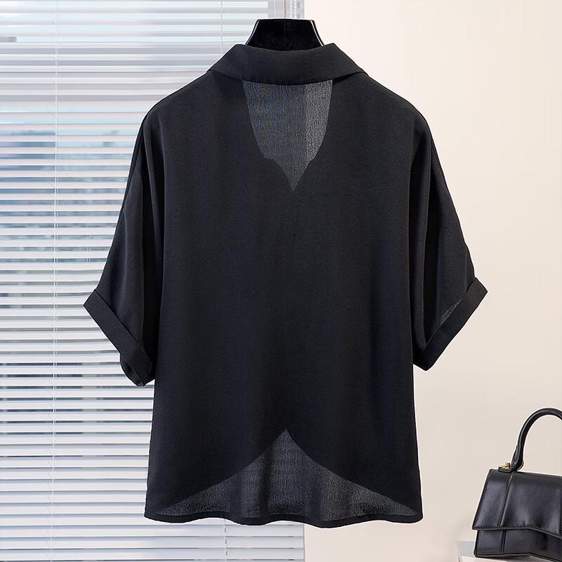 Damenhemd mit verdrehtem Kragen für Pendler