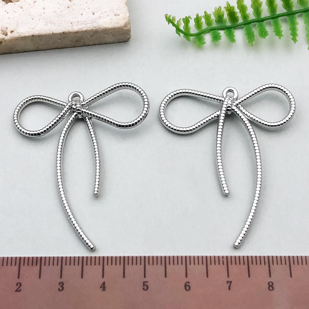 Hängender Vergoldeter Farbechthaltender Diy Schleife Hohl Anhänger Anhänger, Legierung Halskette, Armband, Ohrringe, Handgefertigter Schmuckzubehör