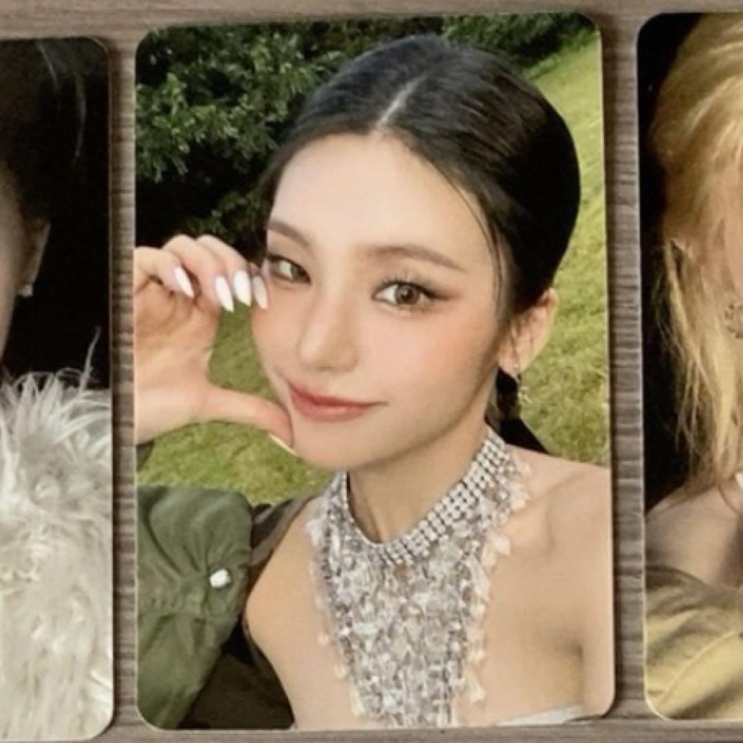 

[USED] ITZY Yeji GOLD Starriver Limited Edition Heart Trading Card C
