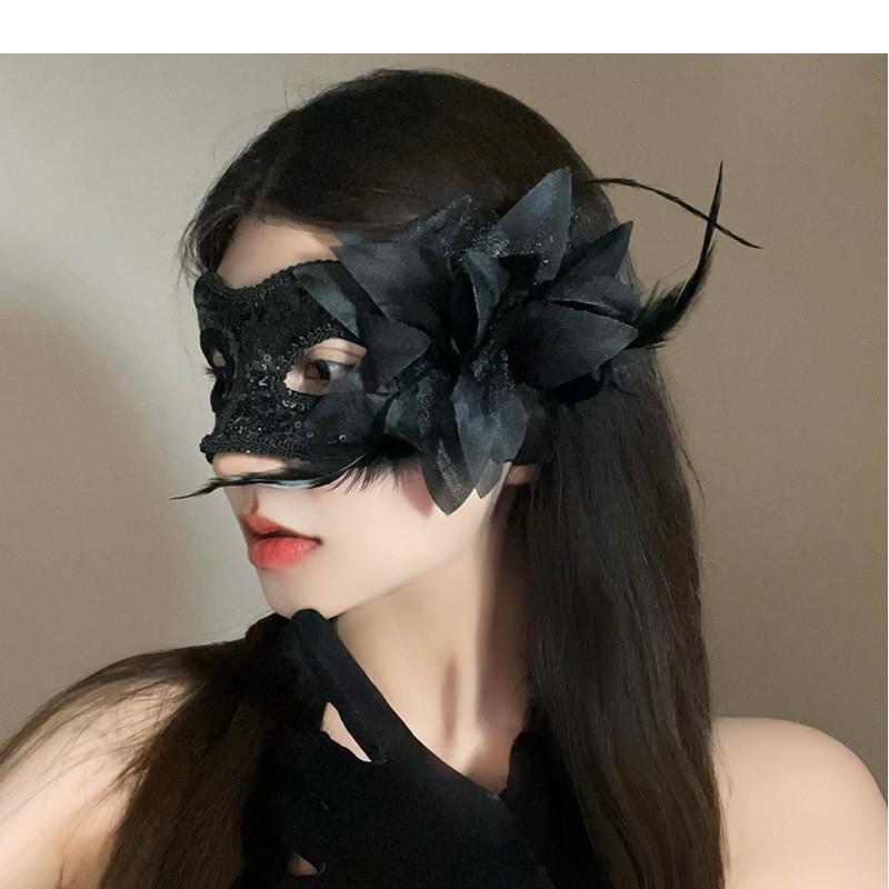 Sexy Spitzen-Halbmaske mit Federn - Halloween-Make-up Maskerade-Party-Accessoire