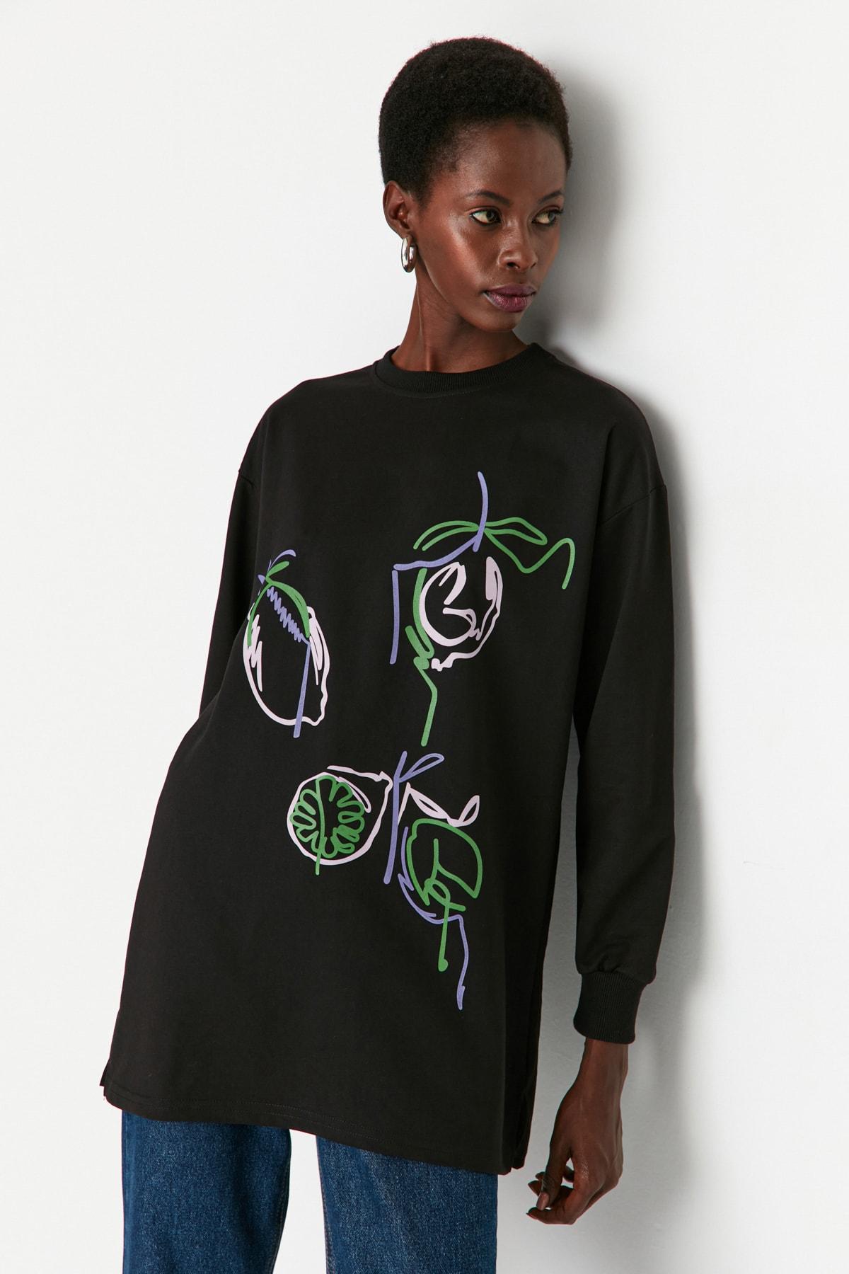 

Black Printed Crewneck Knitted Sweatshirt TCTAW23TW00164..