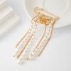 Women Brooch Stylish Faux Pearl Brooch Lightweight Elegant Flower Pendant Brooch Trendy Delicate Fashion Lapel Pin Gift Giving
