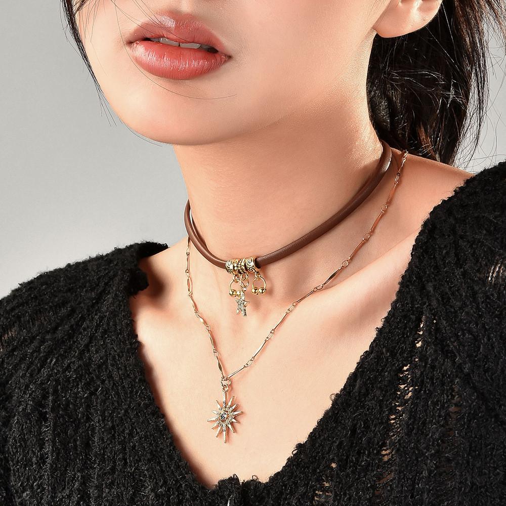 Eyecatching Vintage Style Floral And Star Choker Necklace For Women In Layers Two