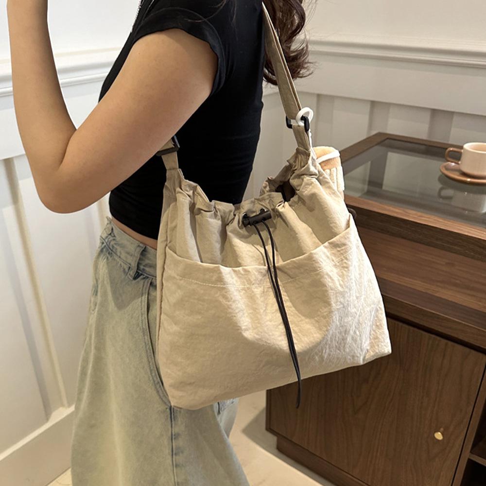 Large-capacity waterproof nylon fabric drawstring pleated single-shoulder bag, travel and leisure crossbody bucket bag A-DH