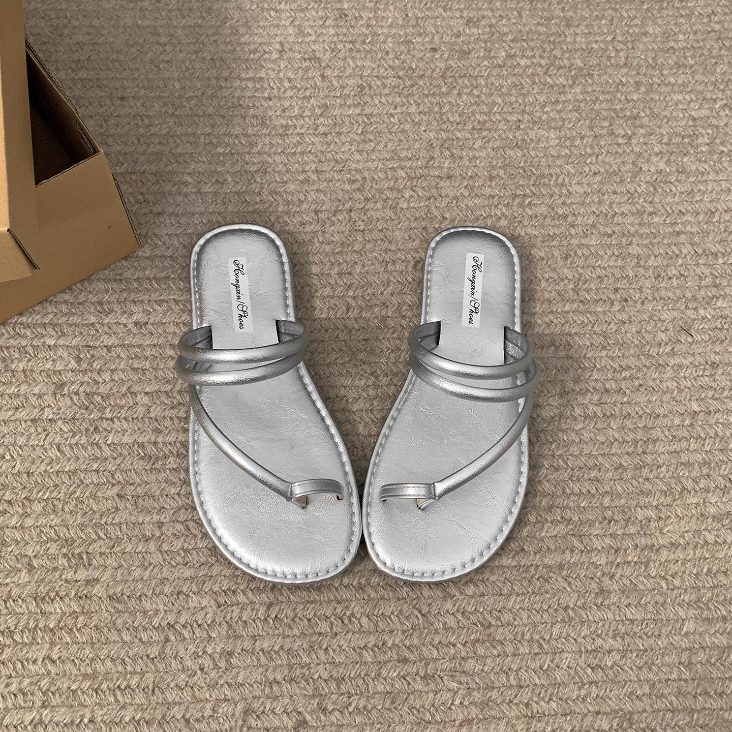 

Туфли-шлепанцы Queen Fan черные нескользящие на плоской подошве женские летние 2025 новые с юбкой французские универсальные крутые шлепанцы 35 серебряный