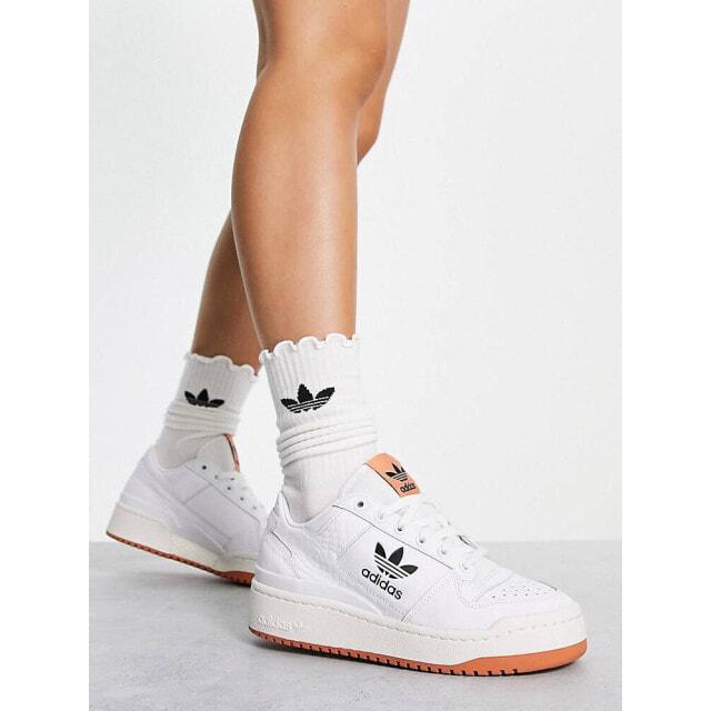

Белые кроссовки adidas Originals Forum с рельефными деталями