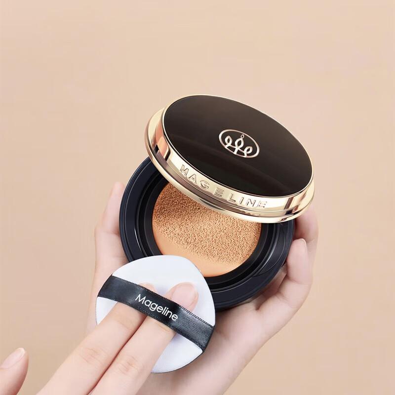 Mageline Hydro-Radiance Black Gold Cushion Foundation