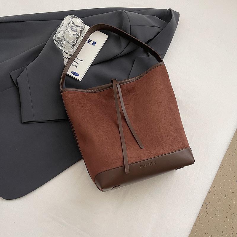 New fashion tote bucket bag casual 2025 autumn and winter commuter shoulder bag large capacity suede bag women