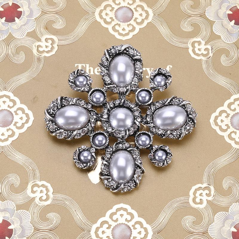 Retro Baroque Exaggerated Cross Brooch - Multifunctional Fashion Accessory