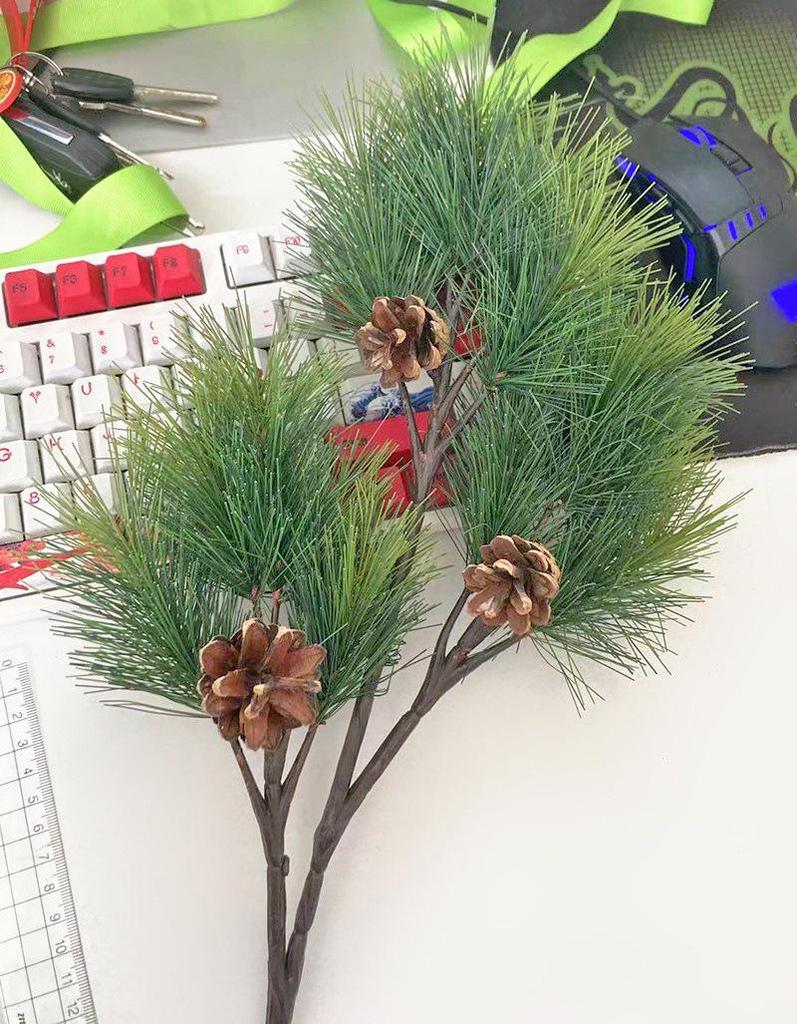 Ramură Artificială de Pin cu Frunze de Arțar și Accente de Chiparos