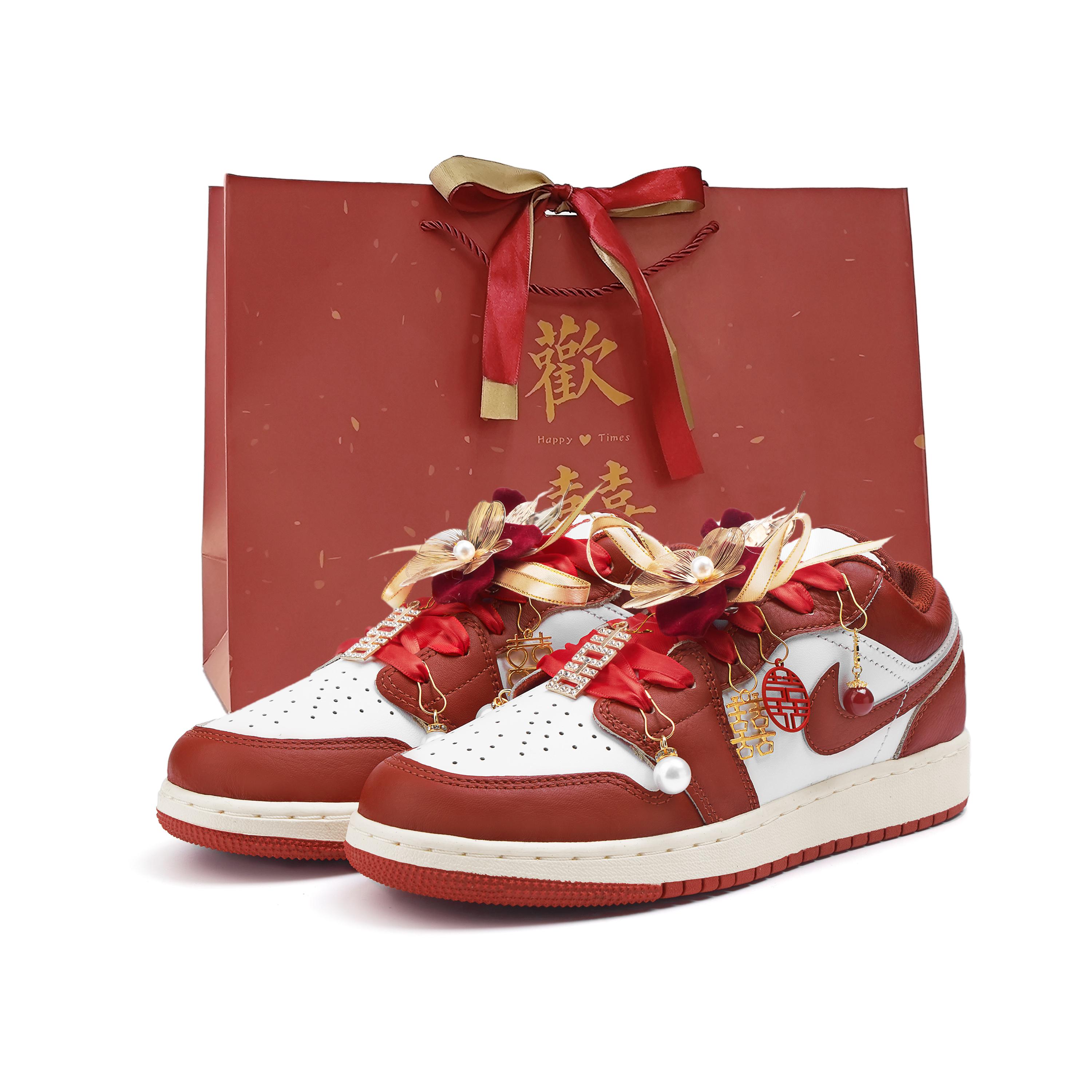 

Jordan Air Jordan 1 Slip Resistant Abrasion Resistant Low top Vintage Basketball Shoes Women s Red FJ3465-160(Team746-SBOX) 35.5