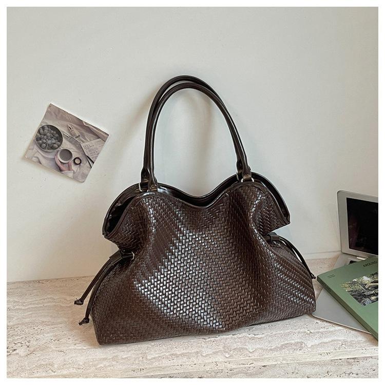 Korean Style Woven Texture Tote Bag: 2026 Fashion Versatile Shoulder Bag, Lazy Style, Large Capacity for Women.