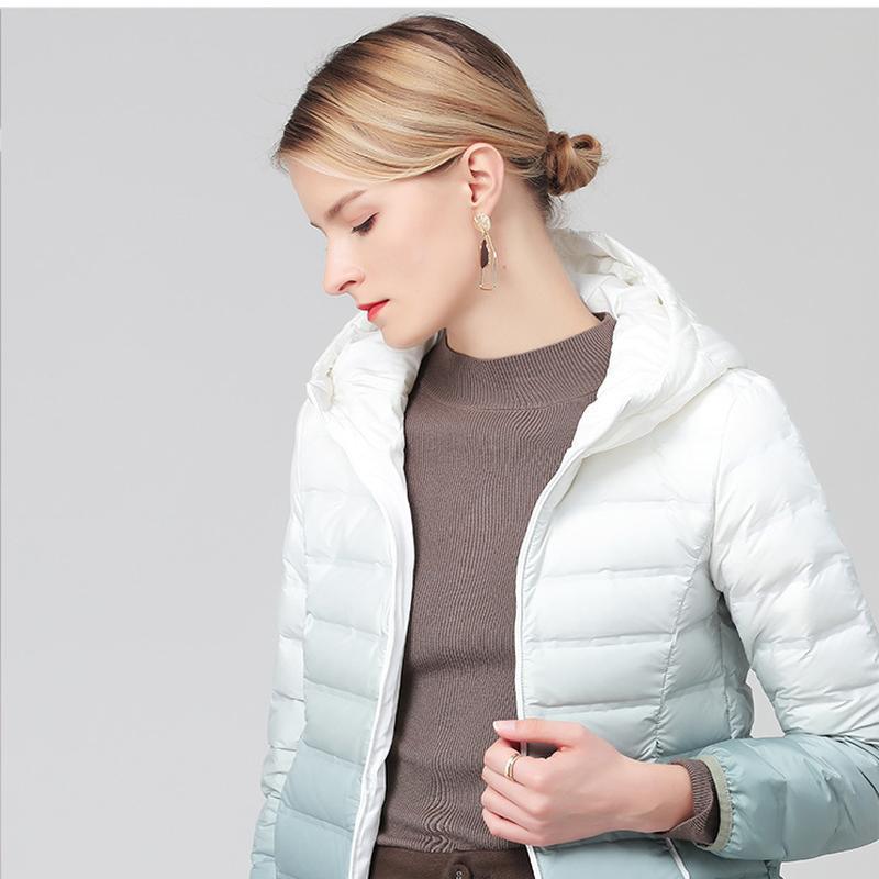 

Женский пуховик на белом утином пуху, короткий, градиентный цвет для женщин, теплая осень и зима, вестернизированная куртка с капюшоном, повседневная и модная куртка 4XL