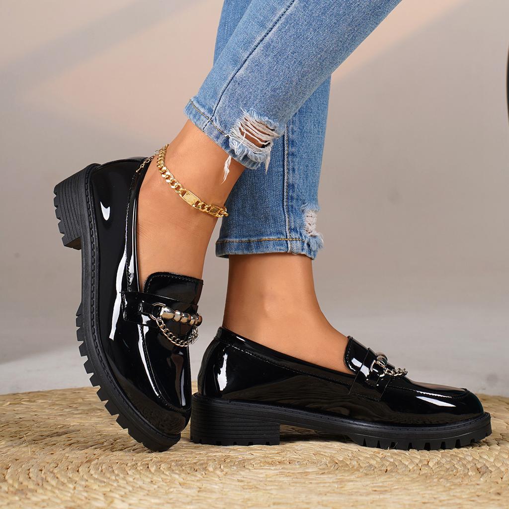 Black loafers women's 2025 new platform chain single shoes, black British style small leather shoes are in stock.