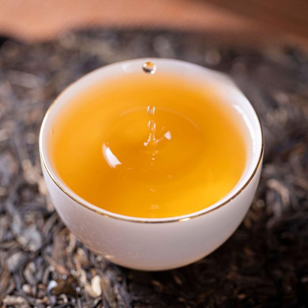 2015 Ban Zhang Tea - 357g Raw Pu-erh from Brown Mountain