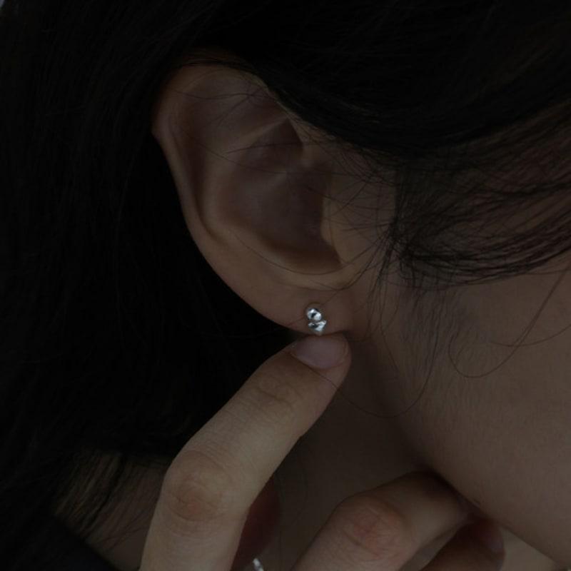 

Monde Ligne Dazzle earring silver