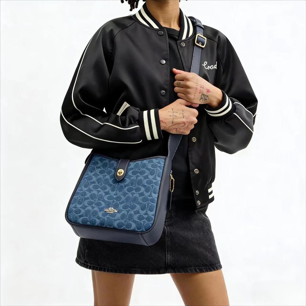 Coach Hadley 25 Classic Logo Denim And Leather Shoulder Bag Medium Women shoulder bag Indigo CDB98-IMTYV