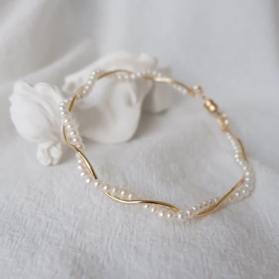 New natural freshwater pearl wrap bracelet, a fashionable and stylish design for layering