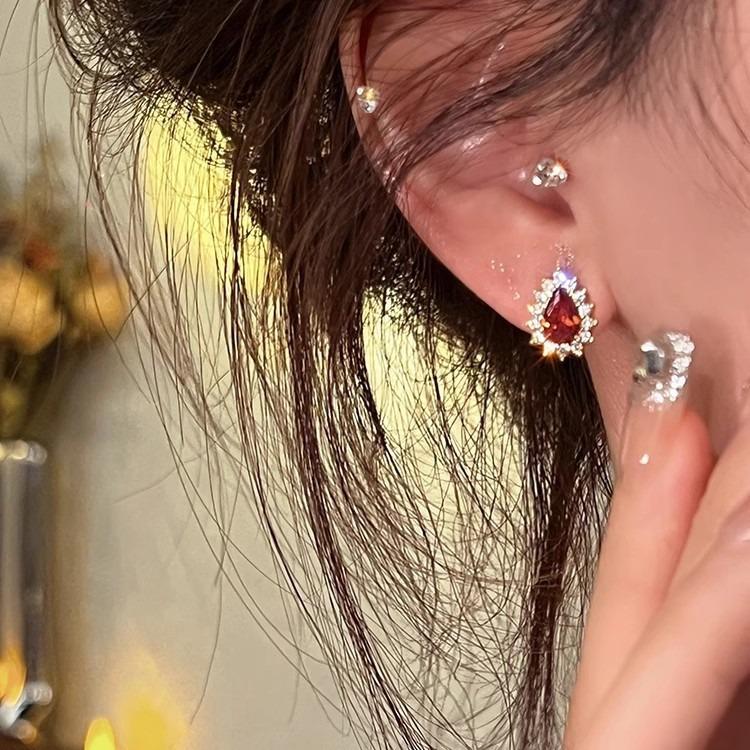 Rose Dewdrop~ Red Court Earrings New Niche Design Stud Earrings Women's Premium Light Luxury Earrings