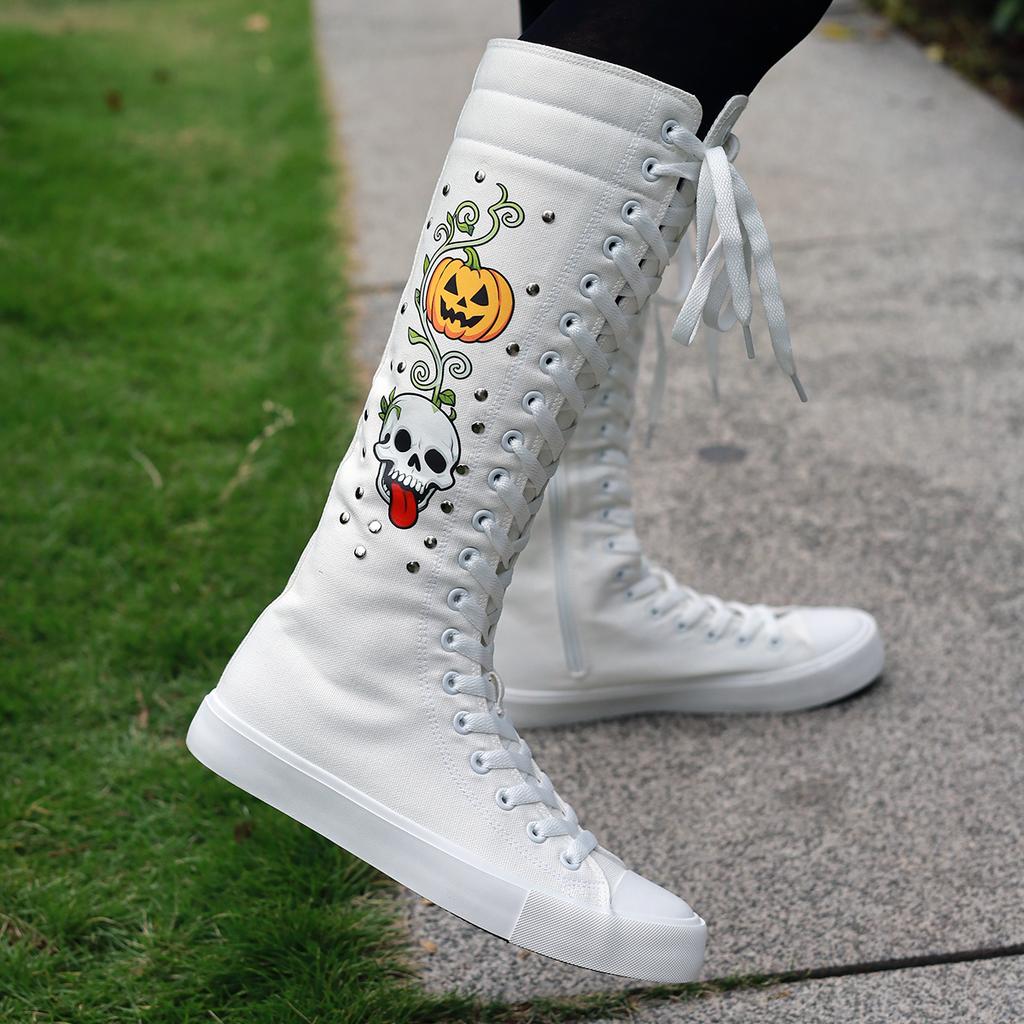 1 Paar lange Damen-Canvas-Stiefel bis zum Knie, Halloween- und Nietenverzierung an der Außenseite, Reißverschluss an der Innenseite, modische flache hohe Stiefel
