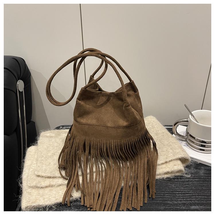 Женская сумка кроссбоди с замшевой кисточкой Модная высококлассная и универсальная сумка через плечо 1189₽