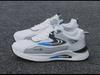 Atmungsaktive weiße Mesh-Sportschuhe mit dicken Sohlen