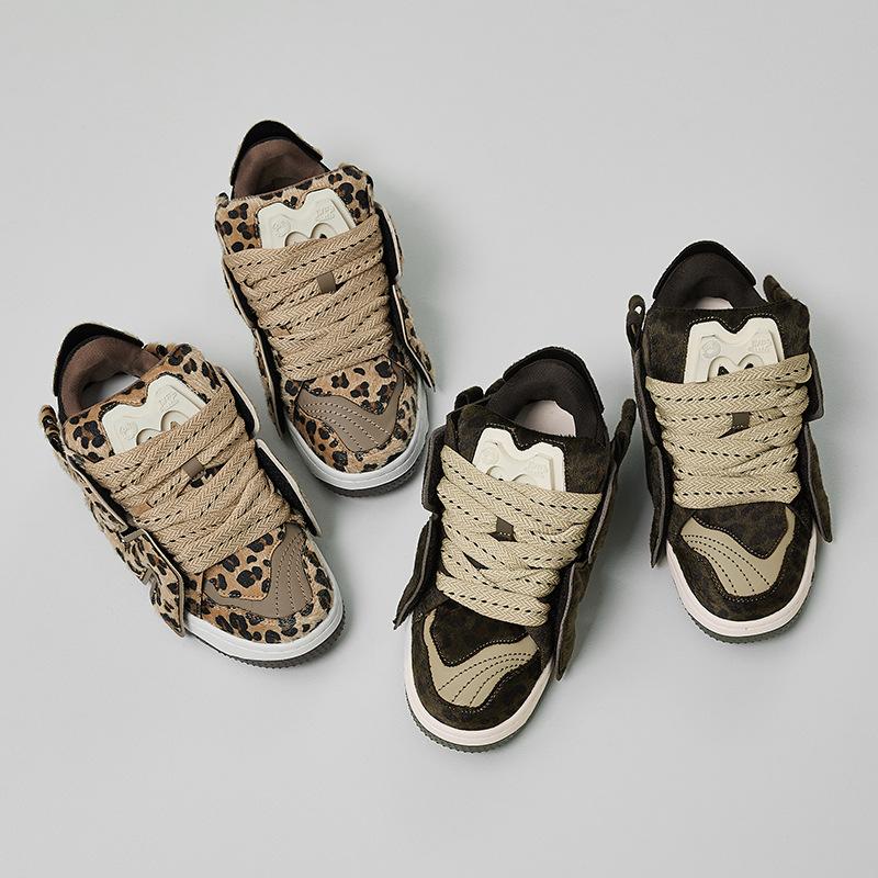 Schillernder Leopardenmuster braun koreanische Version vielseitiger Modetrend erhöhende Board-Schuhe Brotschuhe Damen