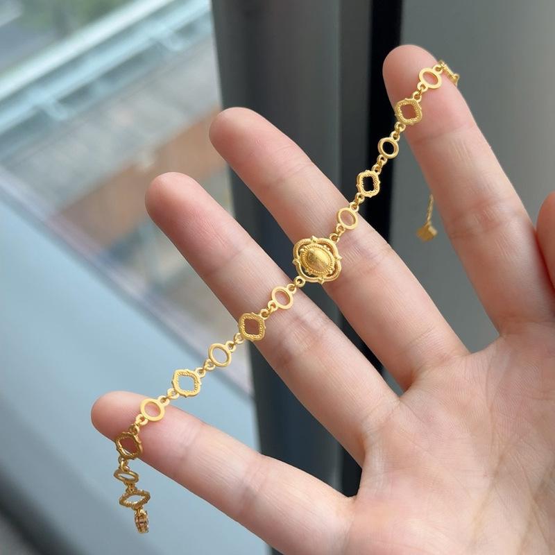 

Vintage exquisite new in light luxury texture bangles Bohemian style bracelet for Women Banquet simplicity jewelry gift золотой
