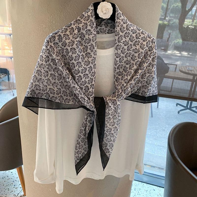 [Variety sunscreen shawl retro printed square scarf women's summer silk cotton silk scarf