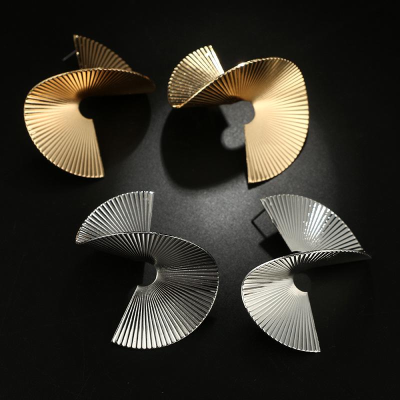 Neue unregelmäßige geometrische Spiralohrringe für Frauen, übertriebene Metallohrstecker im Punk-Stil, Modeschmuck, Statement-Ohrring