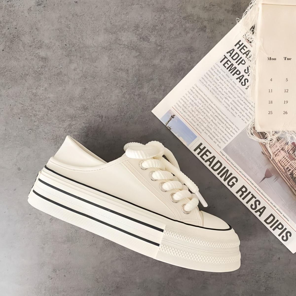 

Молочно-белые парусиновые туфли на платформе 2025 новая летняя новинка нишевые увеличивающие рост повседневные кеды педальные белые туфли женские трендовые 35