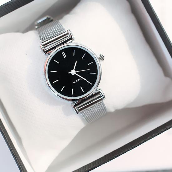 Dame Kvartsverk Klokke Sirkulær Skive Armbåndsur med Legeringsreim Damer Retro Analog Klokke for Hverdagslig Bruk Arbeid Dato