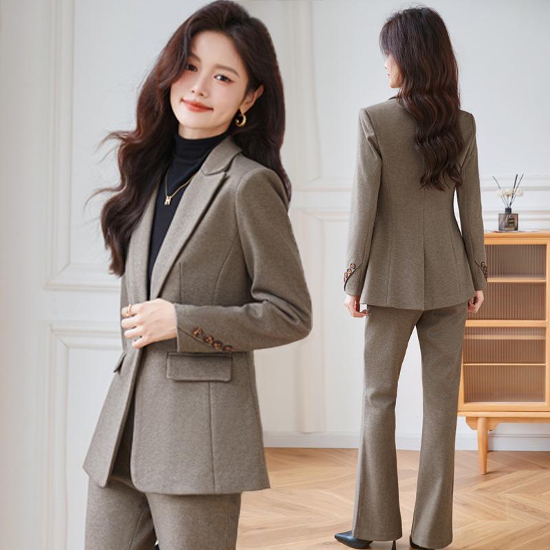 

Women s Petite Wool Suit Jacket - Autumn Winter 2024 Collection: Professional, High-End, Commuting Style L
