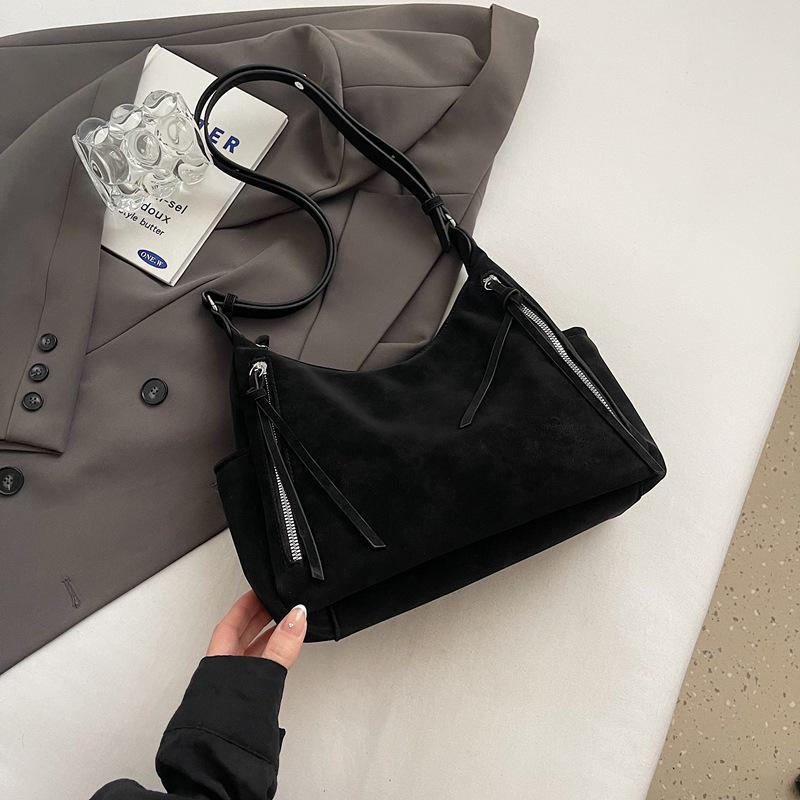 2024 Retro Large-Capacity Women's Contrast Color Shoulder Bag - Autumn/Winter Commuter Pillow Messenger