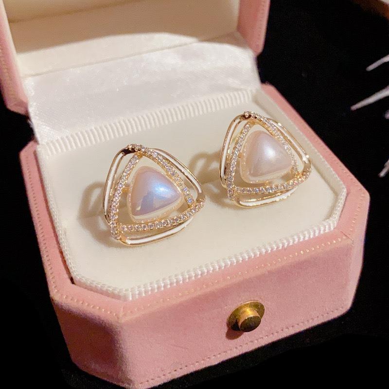 Hyperbole Triangle Imitation Pearl Crystal Black Enamel Stud Earring for Woman New Geometric Sweet Brincos Jewelry Orejeras Gift