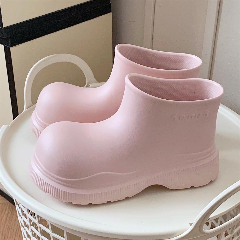 

Fashion New wide toe rain shoes women s pink galoshes waterproof ankle rain boots woman Korean style loose rainboots water shoes ladies 40-41