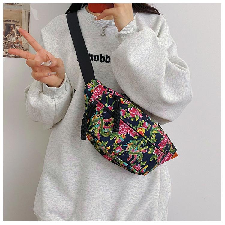 

Guochao Northeast Big Flower Personality Satchel Fashion Travel Мужская и женская сумка через плечо Поясная сумка Повседневная нагрудная сумка Сумка через плечо чёрный